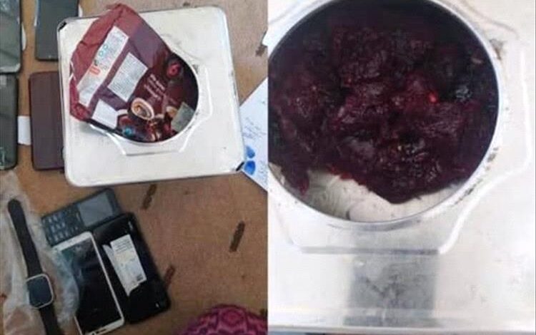 مكافحة المخدرات بالمهرة تضبط مروّجين وبحوزتهما كميات من الحشيش في الغيضة 1 مكافحة المخدرات بالمهرة تضبط مروّجين وبحوزتهما كميات من الحشيش في الغيضة