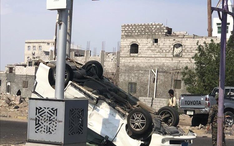 انقلاب سيارة في عدن يُسفر عن إصابات ويثير الهلع بين المارة