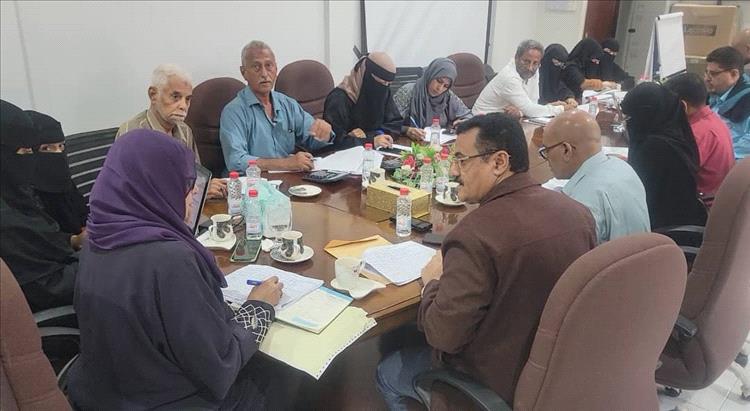 مدير مديرية المنصورة يناقش البرنامج الإستثماري لمشاريع السلطة المحلية لعام 2025م