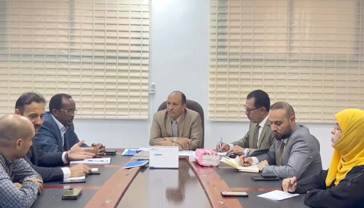 نائب وزير الصناعة يبحث مع الاغذية العالمي واليونسيف آلية التعاون المشترك