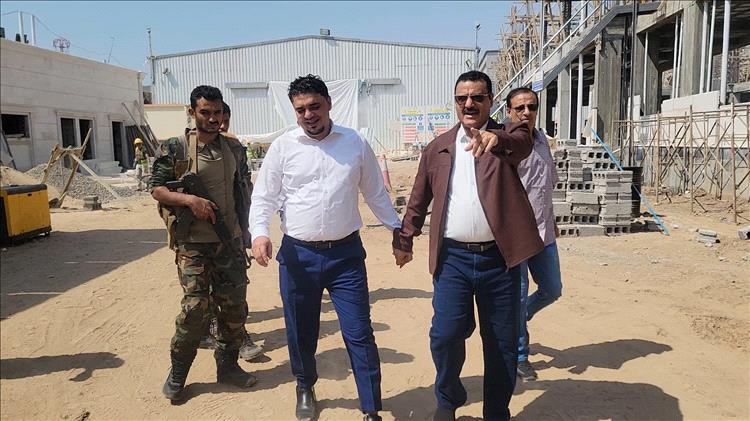 الداؤودي والحسيني يتفقدان مشروع مخازن اللقاحات بعدن