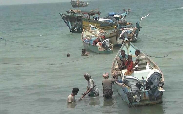 الإفراج عن صيادين يمنيين بعد احتجازهم في المياه الإقليمية العُمانية 1 الإفراج عن صيادين يمنيين بعد احتجازهم في المياه الإقليمية العُمانية