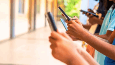 تشيلي تعتمد قانوناً جديداً يمنع الهواتف المحمولة داخل المدارس ابتداءً من مارس