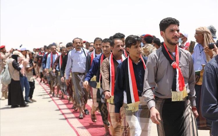مليشيا الحوثي تخلط أوراق مفاوضات الأسرى وتدفع بمتهمين بجرائم ضمن قوائم التبادل 1 مليشيا الحوثي تخلط أوراق مفاوضات الأسرى وتدفع بمتهمين بجرائم ضمن قوائم التبادل