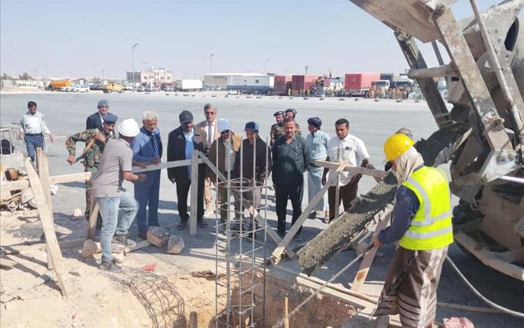 مدير جمرك ميناء شحن يتفقد أعمال إنشاء دكّات التفتيش الجديدة بساحة الجمرك