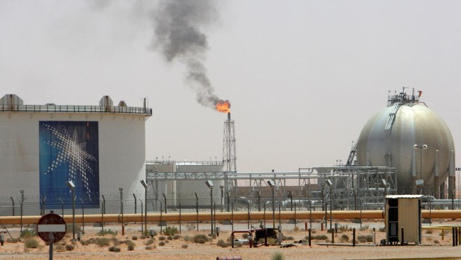 الدفاعات السعودية تُفشل هجوماً على رأس تنورة وتسقط 12 هدفاً جوياً