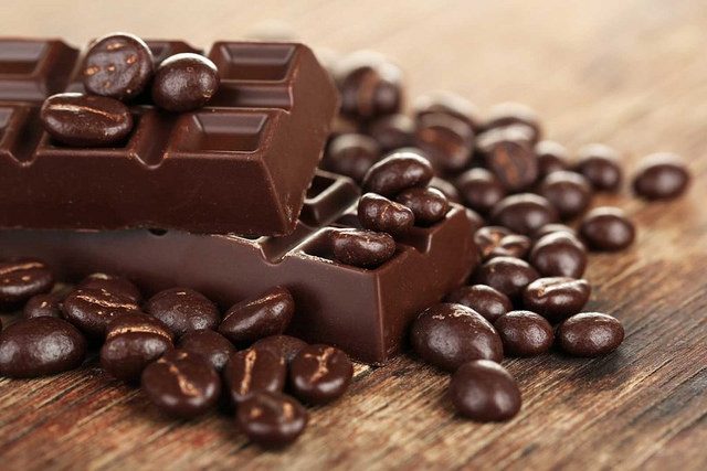 دراسة .. تناول الشوكولاتة الداكنة يعزز النظر لدى الإنسان 1 دراسة .. تناول الشوكولاتة الداكنة يعزز النظر لدى الإنسان