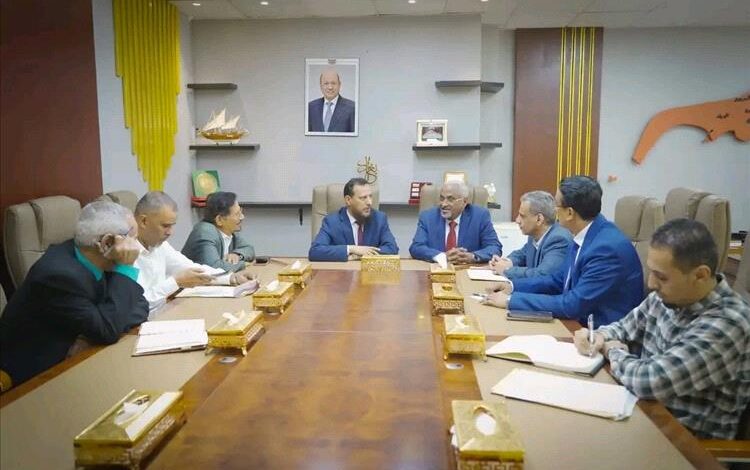 محافظ عدن ووزير الإدارة المحلية يبحثان تحديث المنظومة الإدارية 1 محافظ عدن ووزير الإدارة المحلية يبحثان تحديث المنظومة الإدارية