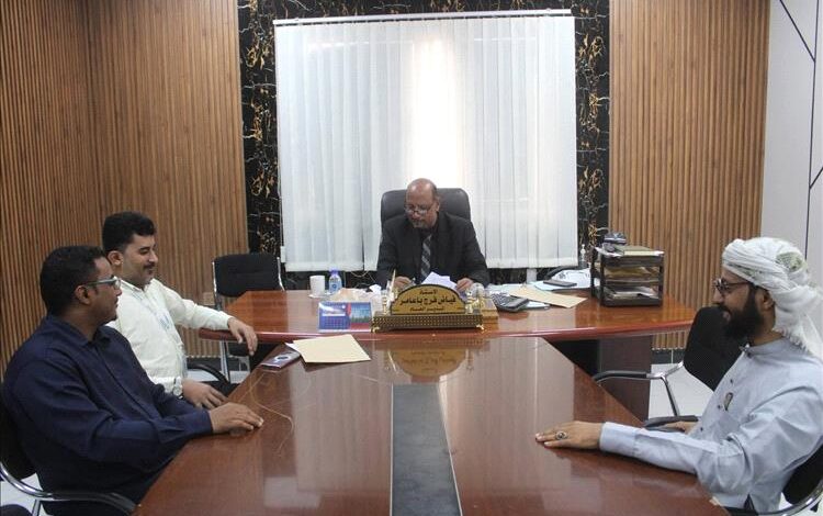شراكة مرتقبة بين السلطة المحلية بالمكلا و"رحمة حول العالم" لتعزيز المشاريع الإنسانية والتنموية