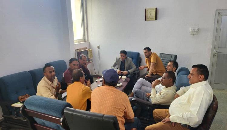 مكتب النقل يناقش خطة تنظيم حركة مركبات نقل الركاب بعدن