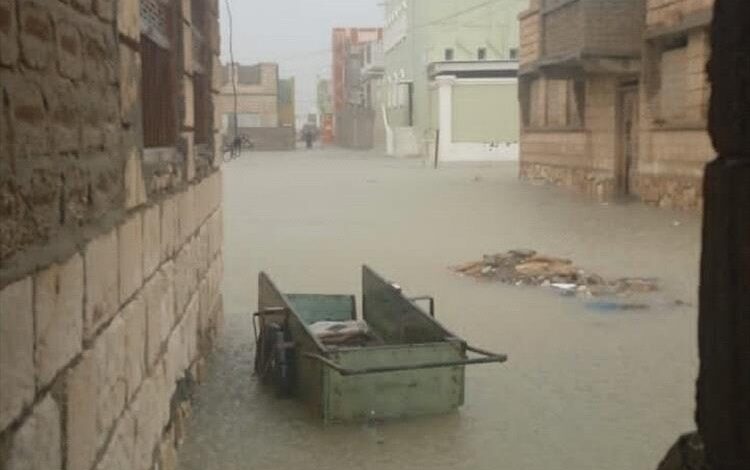 أمطار غزيرة تضرب الشحر ضمن منخفض جوي يؤثر على عدد من المحافظات