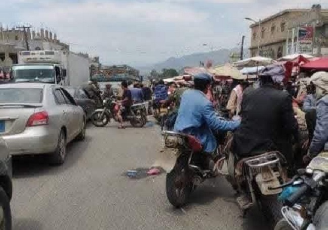 اختناقات مرورية خانقة في مفرق حبيش بإب بسبب استغلال الحوثيين لأرصفة الشوارع 1 اختناقات مرورية خانقة في مفرق حبيش بإب بسبب استغلال الحوثيين لأرصفة الشوارع