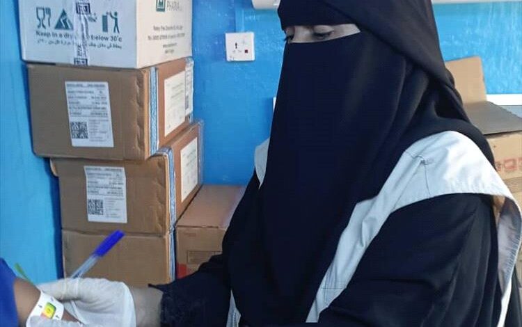 تشغيل عيادة طبية متنقلة لعلاج سوء التغذية في مخيم قرو بعدن