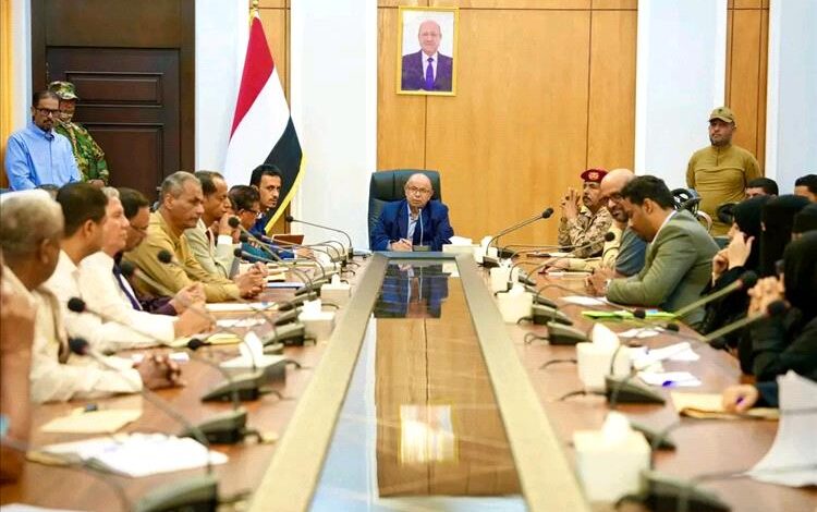 اجتماع في المكلا يناقش الخدمات والتنمية بحضرموت 1 اجتماع في المكلا يناقش الخدمات والتنمية بحضرموت