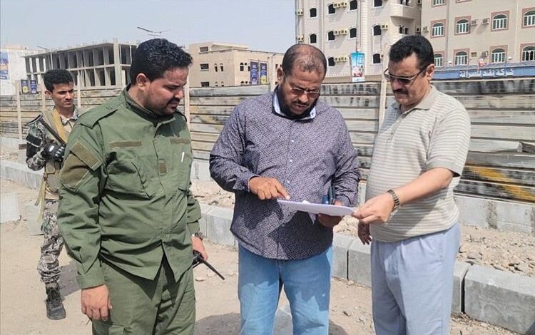 مدير مديرية المنصورة يتفقد مشروع حديقة التسعين بعدن 1 مدير مديرية المنصورة يتفقد مشروع حديقة التسعين بعدن
