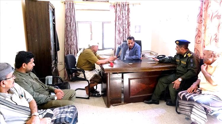 محافظ أبين يتفقد إدارة الأحوال المدنية ويوجّه بتسهيل معاملات المواطنين