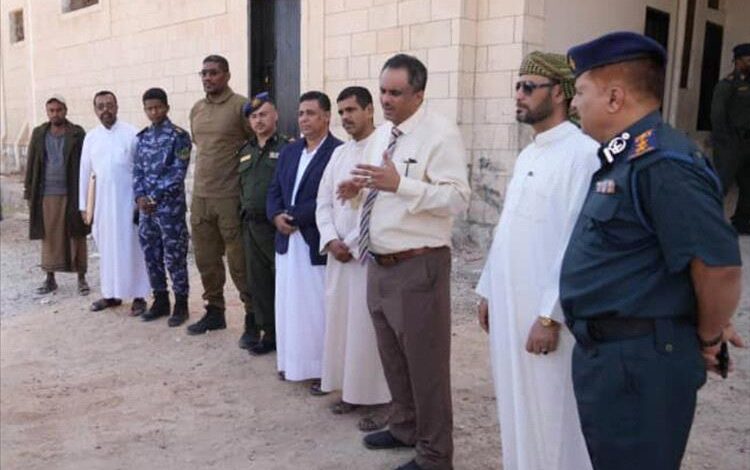 المهرة.. نيابة الاستئناف تفرج عن 22 سجيناً تنفيذاً لتوجيهات النائب العام 1 المهرة.. نيابة الاستئناف تفرج عن 22 سجيناً تنفيذاً لتوجيهات النائب العام