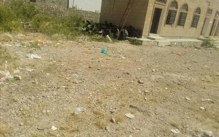حملة أمنية ناجحة في لودر تطيح بشبكة تهريب وتحرر 200 مهاجر غير شرعي 1 حملة أمنية ناجحة في لودر تطيح بشبكة تهريب وتحرر 200 مهاجر غير شرعي