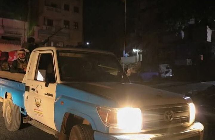 شرطة تعز تلقي القبض على أحد أخطر المطلوبين أمنياً غرب المدينة 1 شرطة تعز تلقي القبض على أحد أخطر المطلوبين أمنياً غرب المدينة