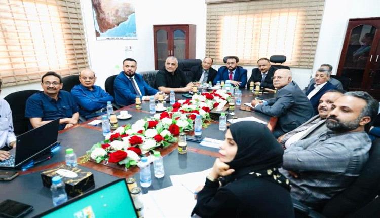 حُميد يناقش تفعيل قانون الأوزان ومحطات الوزن المحورية في شبكة الطرق الوطنية 1 حُميد يناقش تفعيل قانون الأوزان ومحطات الوزن المحورية في شبكة الطرق الوطنية
