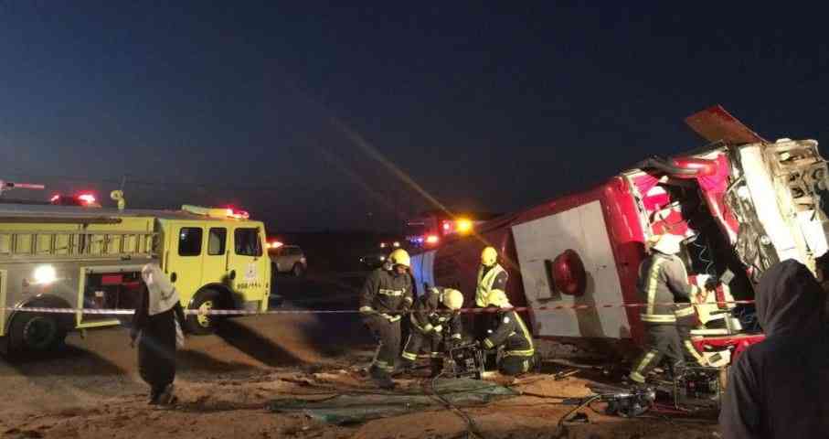 وفاة وإصابة 30 شخصاً إثر انقلاب حافلة ركاب بمنطقة تبوك السعودية 1 وفاة وإصابة 30 شخصاً إثر انقلاب حافلة ركاب بمنطقة تبوك السعودية