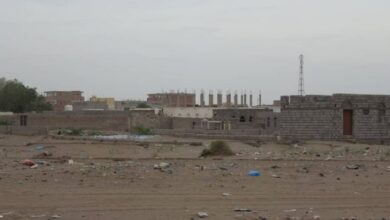 مليشيا الحوثي تشن قصفاً صاروخياً على قرى آهلة بالسكان جنوب الحديدة