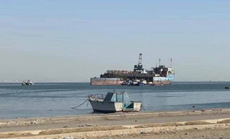 وفاة 4 وإصابة 22 في غرق بارجة بخليج السويس 1 وفاة 4 وإصابة 22 في غرق بارجة بخليج السويس