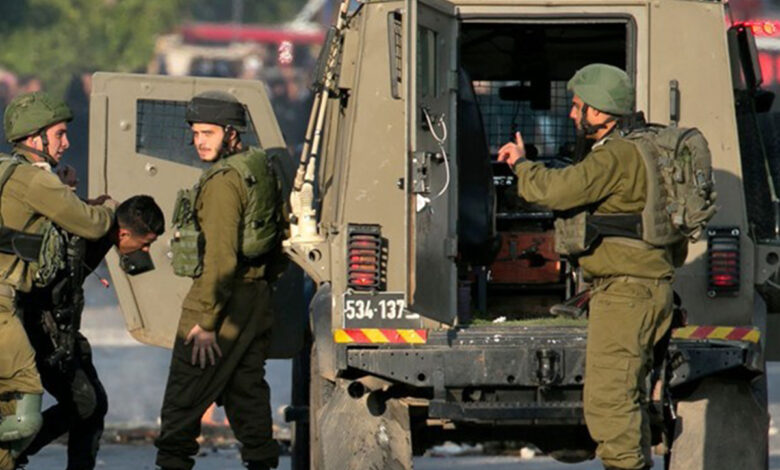 قوات الاحتلال الإسرائيلي تعتقل 40 فلسطينيا بالضفة الغربية بينهم أطفال
