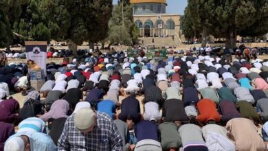 رغم القيود.. عشرات الآلاف يؤدون صلاة الجمعة في الأقصى