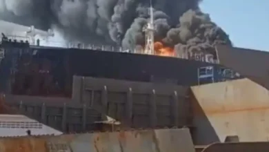 حريق يلتهم ناقلة نفط في باتام الإندونيسية ويسفر عن وفاة 4 عمال وإصابة 5 آخرين