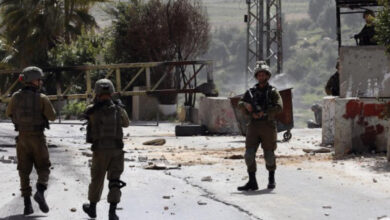 الاحتلال يصعّد اعتداءاته ويعتقل فلسطينيين بالضفة الغربية
