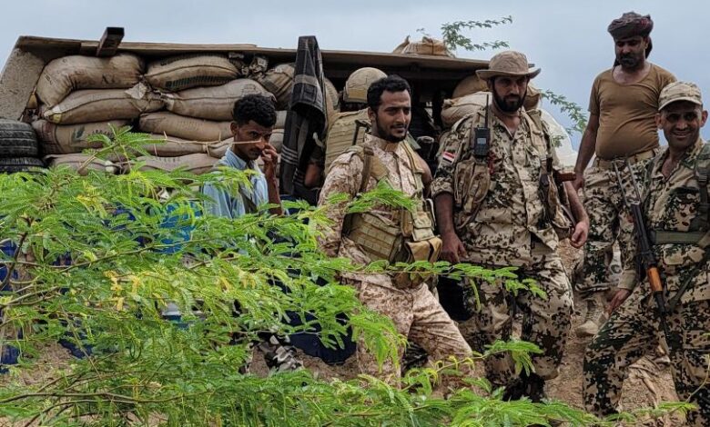 في زيارة عيدية... قيادة اللواء الخامس حراس جمهورية تزور ابطال التاسع عمالقة المرابطين في محور حيس
