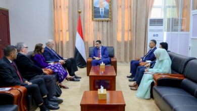 رئيس الوزراء يشدد على ضرورة تصحيح السرديات المغلوطة بشأن القضية اليمنية