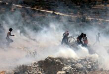 إصابة عشرات الفلسطينيين بالاختناق خلال مواجهات مع قوات الاحتلال في الضفة الغربية