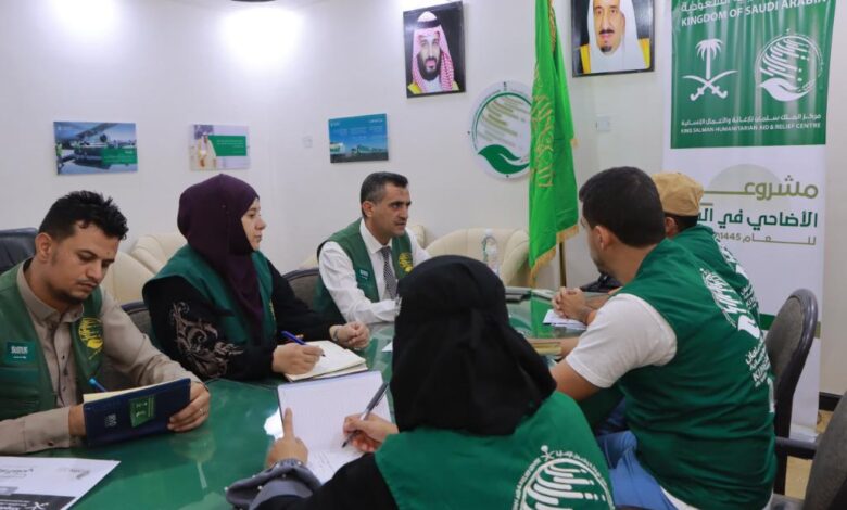 فريق من مركز سلمان يناقش خطة تنفيذ مشروع الأضاحي في مأرب 1 فريق من مركز سلمان يناقش خطة تنفيذ مشروع الأضاحي في مأرب
