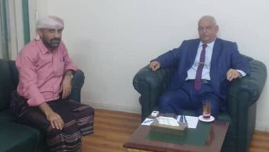 وزير الخدمة المدنية يبدى استعداده بمعالجة مظلومية منتسبي مكتب الواجبات الزكوية بعدن
