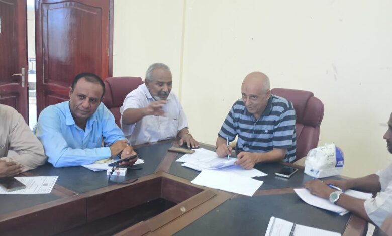 تنفيذي المخا يناقش في اجتماعه الشهري الحفر العشوائي لآبار المياه 1 تنفيذية المخا تناقش في اجتماعها الشهري عشوائية الحفر العشوائي لآبار المياه