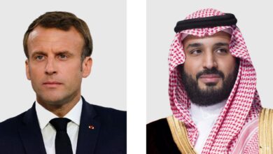 ولي العهد السعودي والرئيس الفرنسي يبحثان هاتفيا مستجدات الأحداث في المنطقة