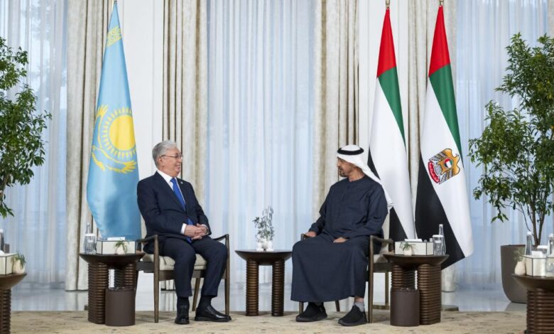 الرئيس الإماراتي يبحث مع رئيس كازاخستان علاقات البلدين والقضايا المشتركة