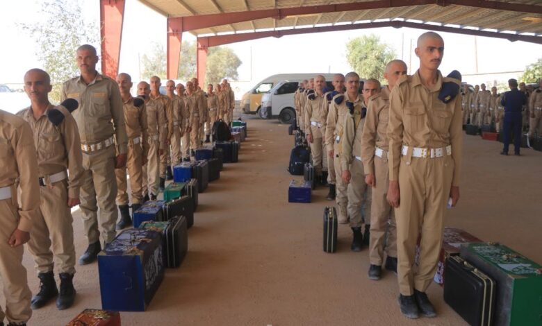 بن عزيز يطّلع على سير استقبال طلاب الدفعة 35 بكلية الطيران والدفاع الجوي في مأرب