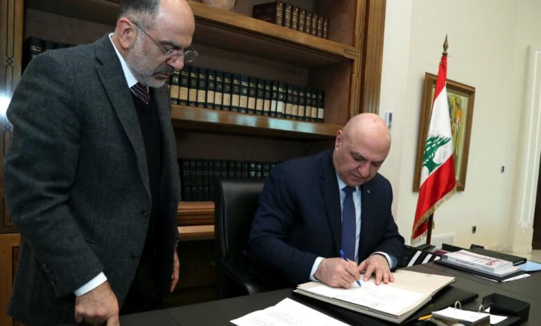 لبنان يشكل حكومة جديدة من 24 وزيراً