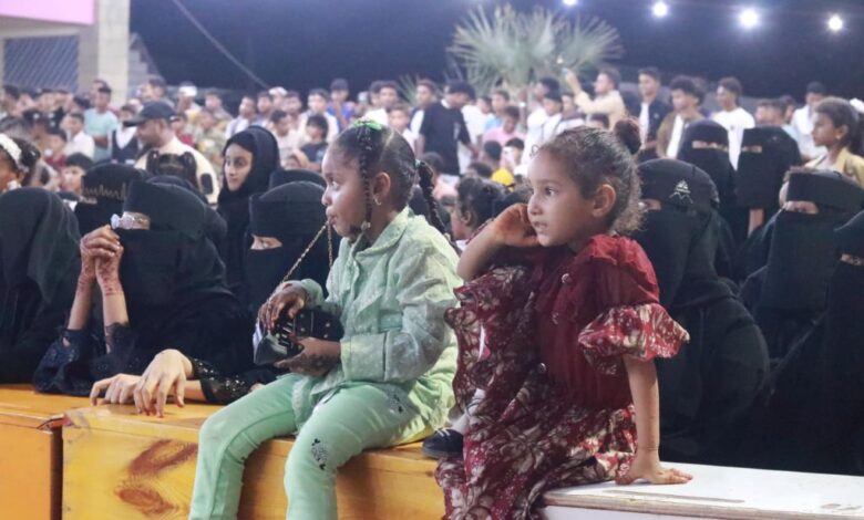 انطلاق فعاليات المهرجان العيدي الثالث في الخوخة بحضور مميز وعروض فنية متنوعة