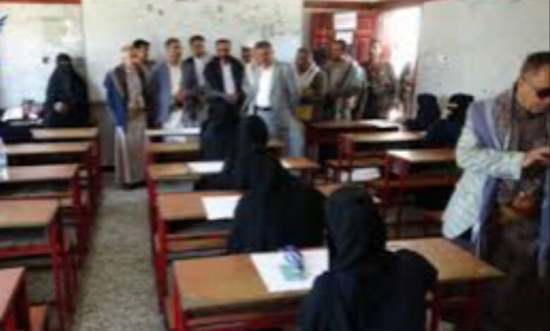 غش برعاية السلاح.. الحوثيون يقيلون رئيسة مركز امتحاني رفضت التجاوزات بإب 1 غش برعاية السلاح.. الحوثيون يقيلون رئيسة مركز امتحاني رفضت التجاوزات بإب
