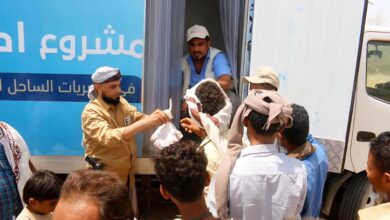 الخلية الإنسانية تواصل توزيع مشروع الأضاحي في مديريتي حيس والجراحي