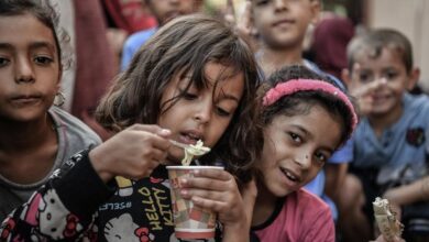 بريطانيا تلوّح بفرض عقوبات على وزير الحرب الإسرائيلي بسبب خطة نقل سكان غزة
