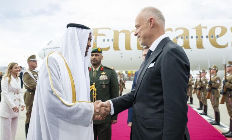 الرئيس الإماراتي يصل بودابست في زيارة رسمية لتعزيز التعاون مع المجر 1 الرئيس الإماراتي يصل بودابست في زيارة رسمية لتعزيز التعاون مع المجر