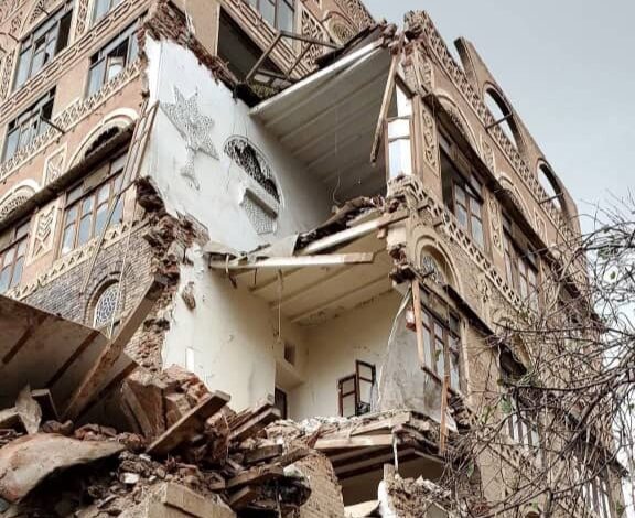 صنعاء.. وفاة طالبتين بعد انهيار سور ترابي بسبب الأمطار الغزيرة