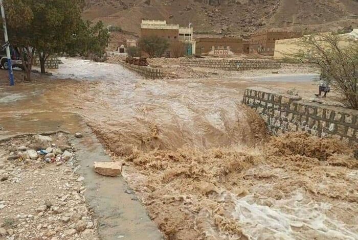 وفاة مواطن وفقدان ابنته جراء سيول جارفة في جبل حبشي بتعز 1 وفاة مواطن وفقدان ابنته جراء سيول جارفة في جبل حبشي بتعز