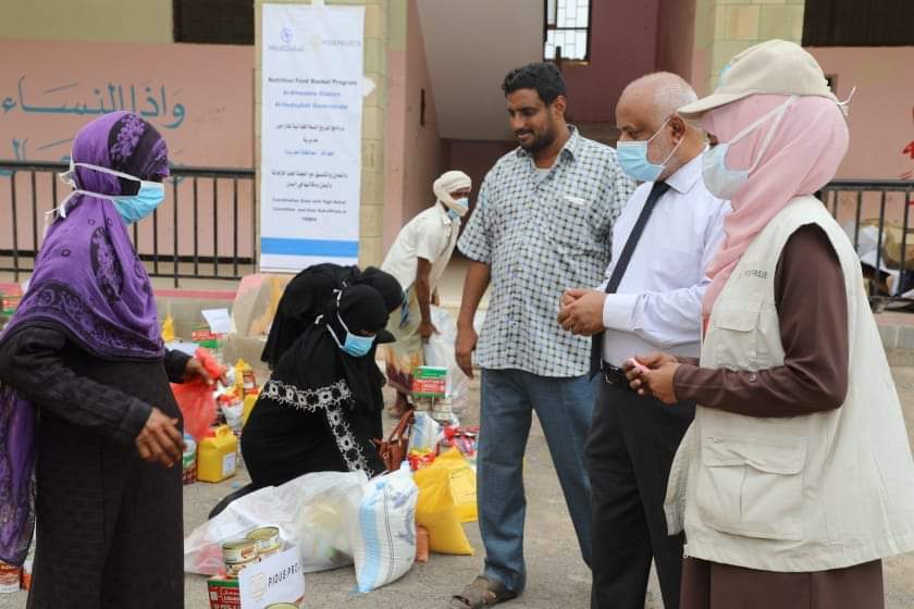 "ميدجلوبال" توزع 732 سلة غذائية لنازحي الحديدة بمديرية الخوخة 1 "ميدجلوبال" توزع 732 سلة غذائية لنازحي الحديدة بمديرية الخوخة