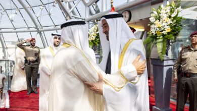 رئيس الإمارات يصل الكويت في زيارة أخوية تعكس عمق العلاقات الثنائية